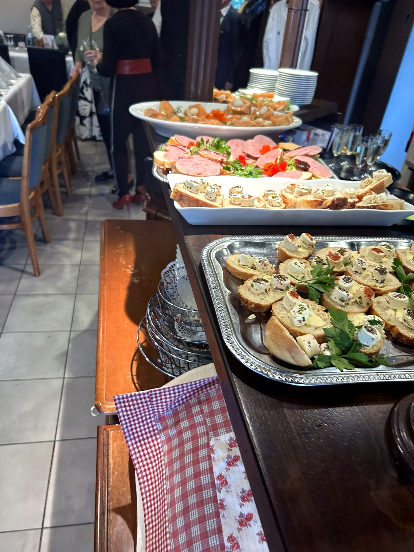 Buffet und Speisen im Tollus Restaurant