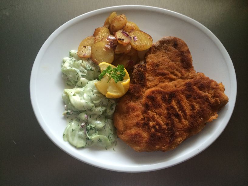 Scheinekotelett auf dem Teller