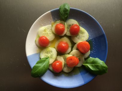 Salat Salat Tomaten und Gurken