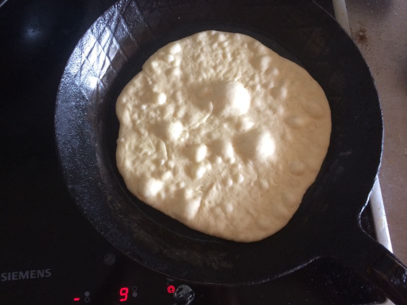 Naan in der Pfanne