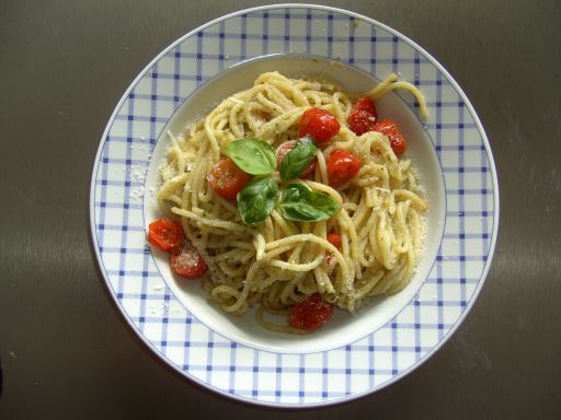 teller Spaghetti mit Pesto