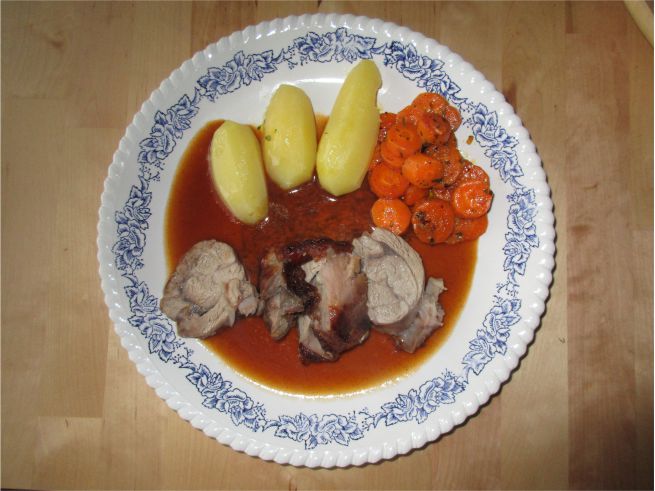 Kalbshaxe auf Teller