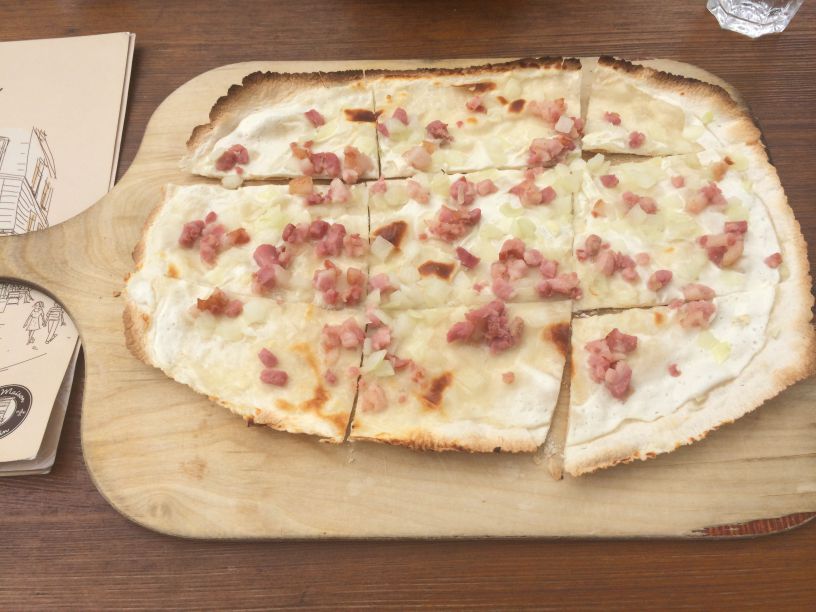 Teller Flammkuchen