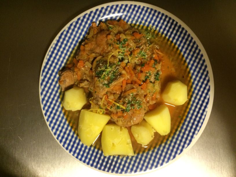 Teller Ossobucco mit Kartoffeln