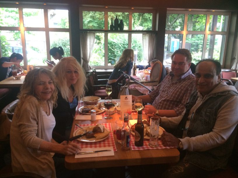 Wir und Freunde