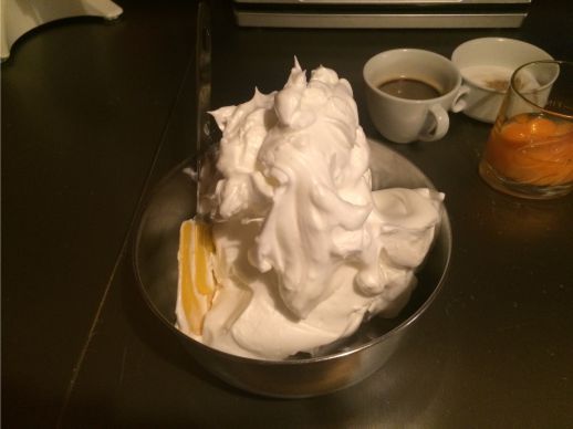 steifer Eischaum für Tiramisu Torte